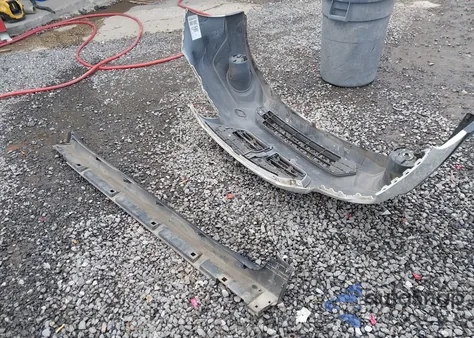 2017 Subaru Outback 3.6R Touring z USA, uszkodzony, nr VIN 4S4BSETC6H3289980